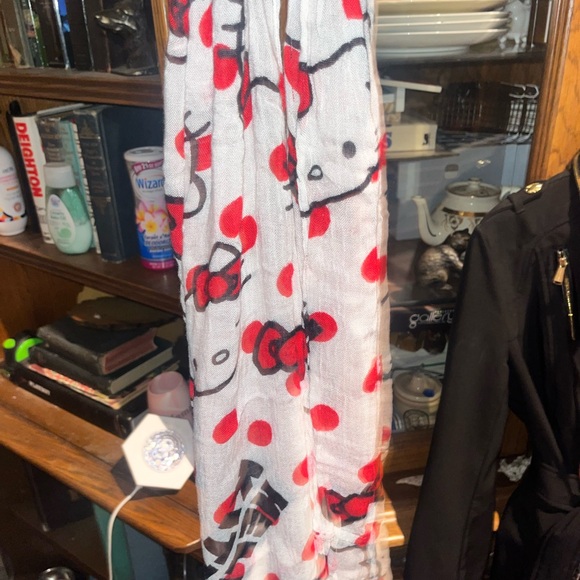 Hello Kitty Scarf - Picture 3 of 8